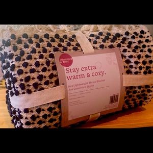 Beautiful 50x60 100% Cotton Ava lightweight throw blanket. New and in packaging